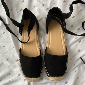 Black ballerina flats